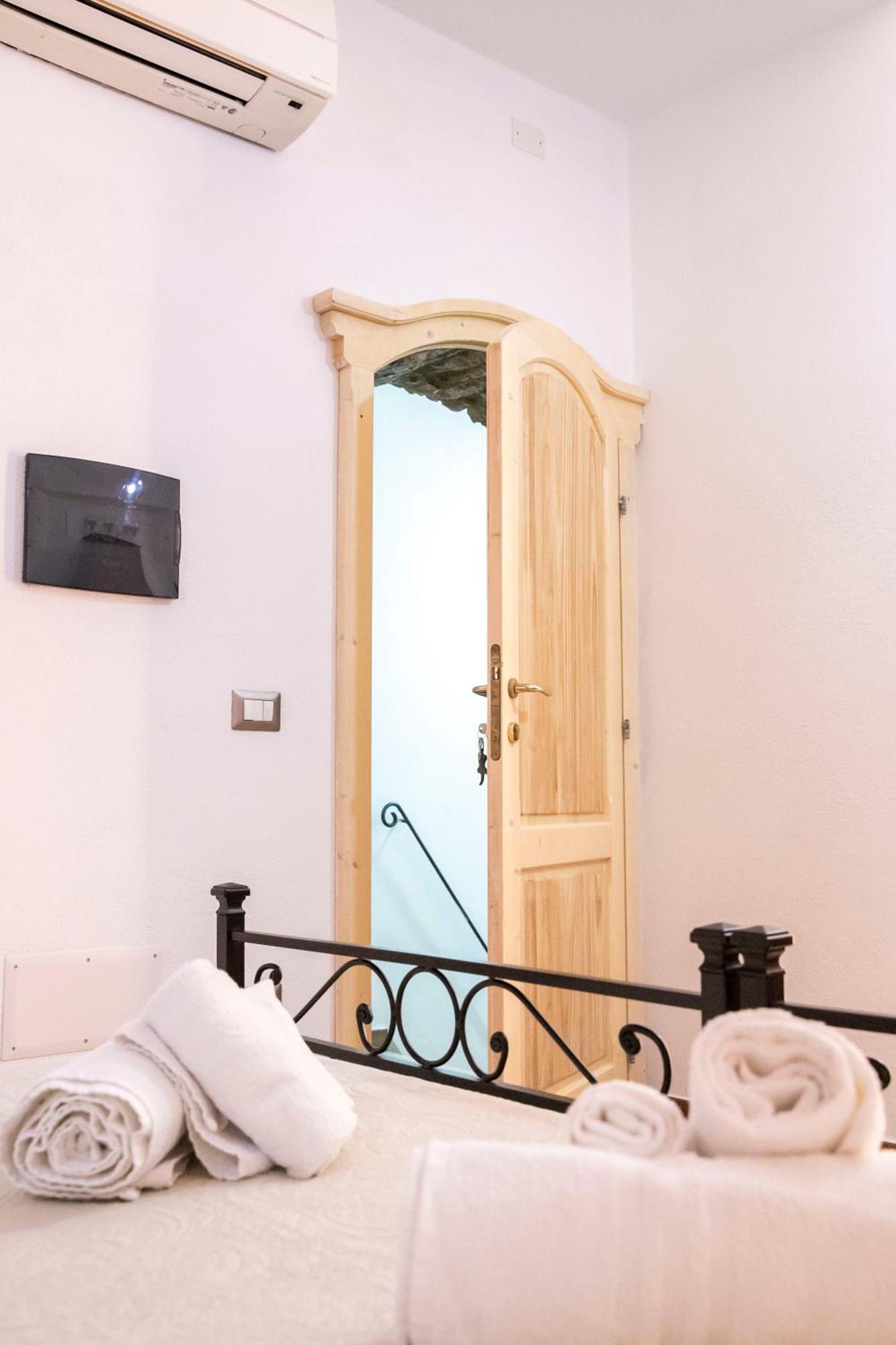 La Torre Del Pozzo Guest House Bosa Exteriér fotografie